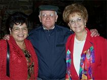Esther J. Garzon, Padre Salvador Carrillo, y Marilynn Kramar