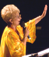 Marilynn Kramar predicando